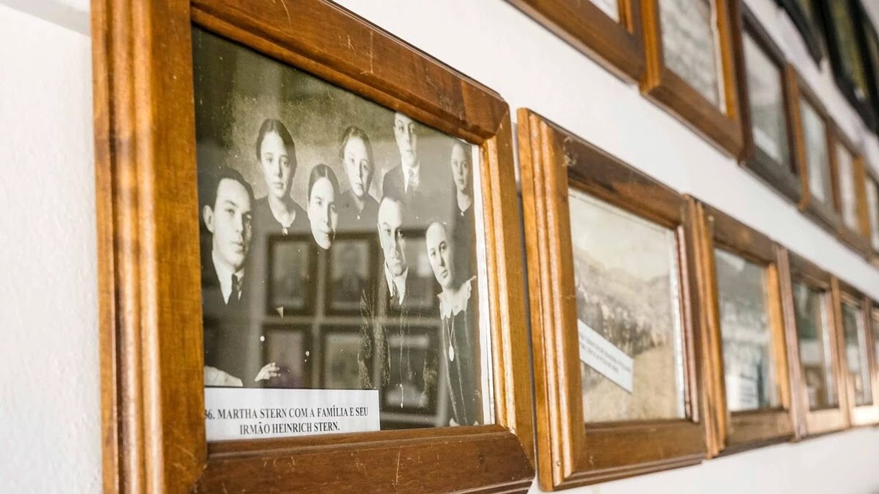 Secretaria de Educação em cidade de Santa Catarina exibe símbolos nazistas