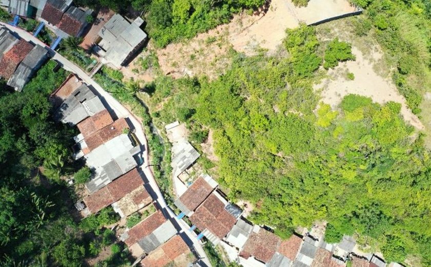 Defesa Civil inspeciona Chã da Jaqueira com drones para atualização de área de risco
