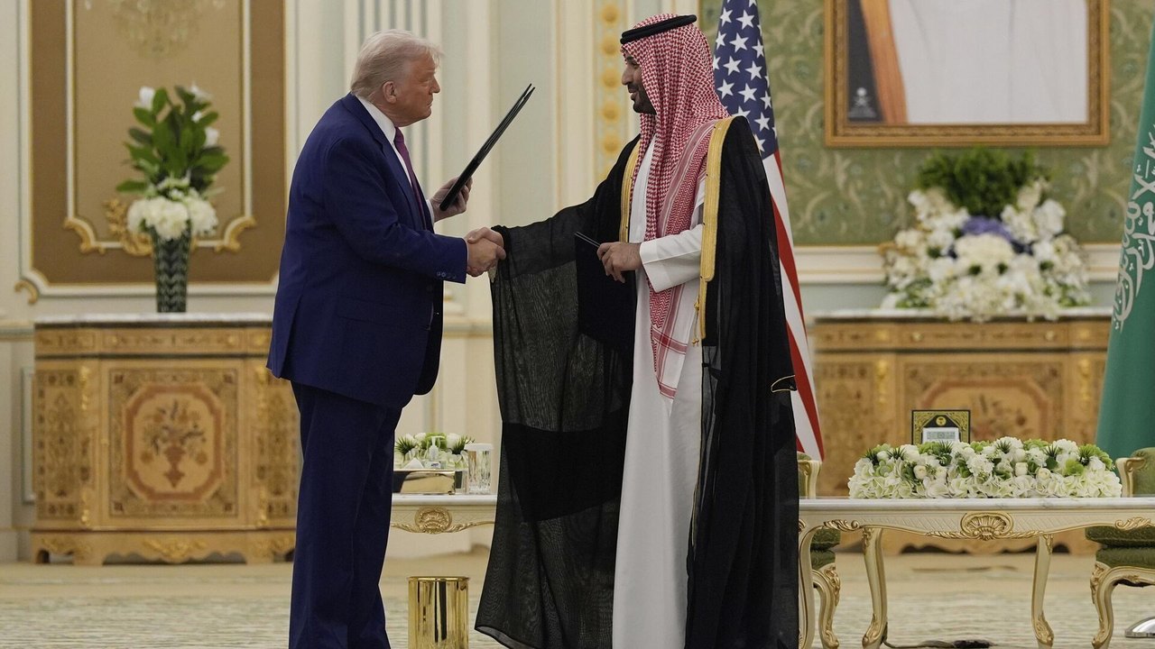 Trump garante acordo de US$ 600 bilhões com Arábia Saudita e diz que vai suspender sanções à Síria
