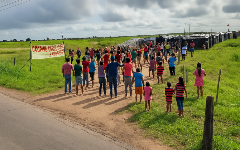 Famílias do MST enfrentam tentativa de despejo em acampamento na Fazenda Laranjal