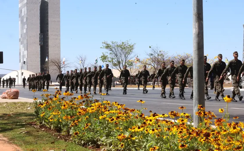 Desfile de 7 de Setembro destaca democracia, saúde e ajuda ao Rio Grande do Sul