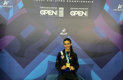 Anavivian Santos conquista ouro no Fortaleza International Open de Jiu-Jitsu
