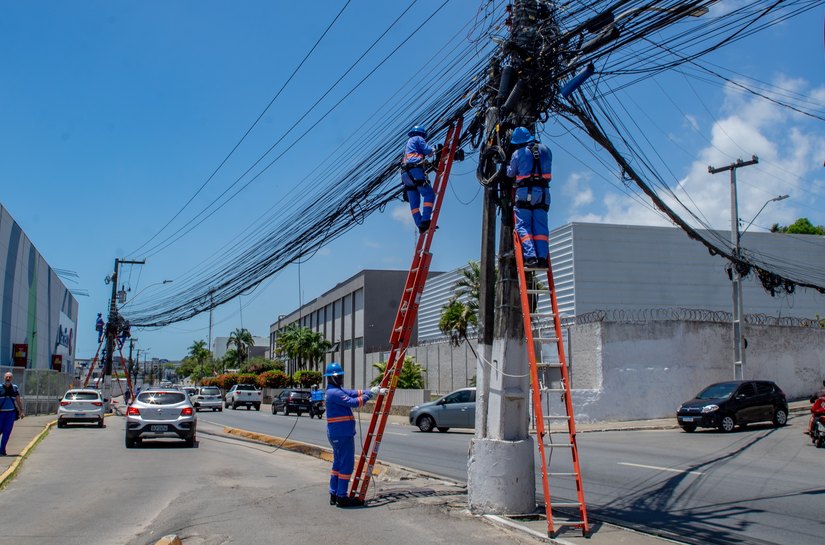 Projeto Poste Limpo chega a quatro grandes avenidas de Maceió