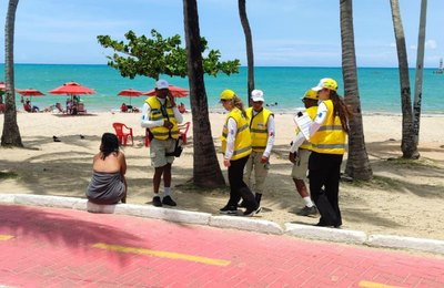 Ronda no Bairro presta assistência à mulher desaparecida na orla de Maceió