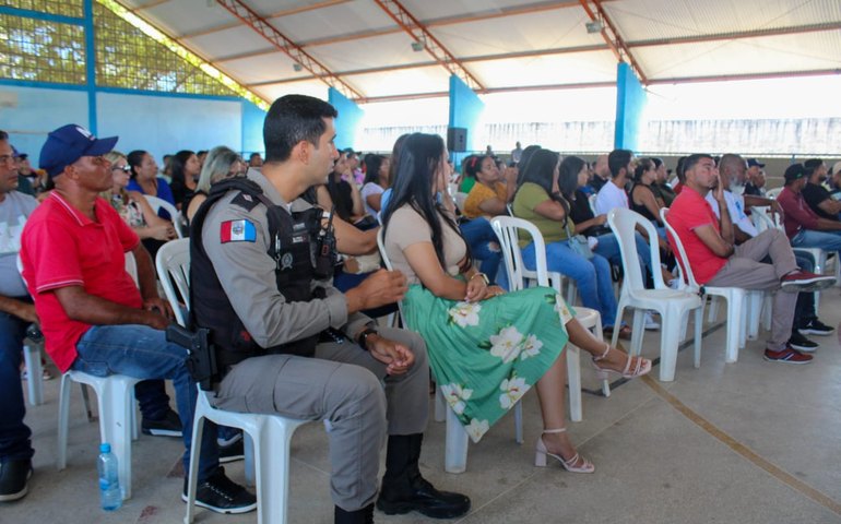 Secretaria de Educação promove palestra com a Polícia Militar sobre segurança escolar