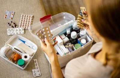O perigo da farmacinha caseira: mistura de medicamentos comuns podem causar falência renal