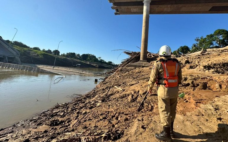 Ponte de R$ 36 milhões desaba e deixa quatro feridos no Acre