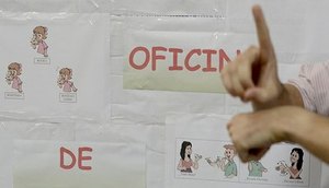 INTÉRPRETE DE LIBRAS / Foto: Eugênio Barreto/ASN
