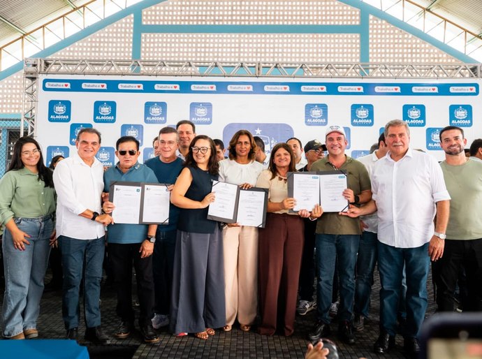 Governador autoriza início da construção do aeroporto em Delmiro Gouveia e seis creches Cria