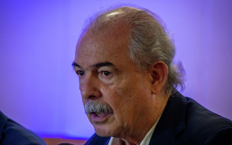 Em São Paulo, Mercadante anuncia R$ 70 bi para indústria e Alckmin apoia Haddad como candidato