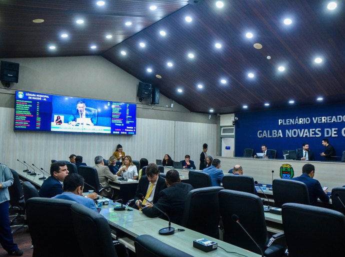 Câmara aprova reajuste de servidores e projetos em benefício de professores e fiscais de trânsito