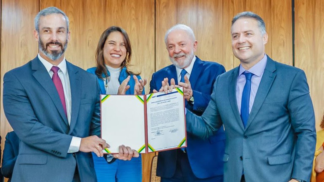 Em assinatura de duplicação da BR-423/PE, Lula pede que governadores “tragam projetos”