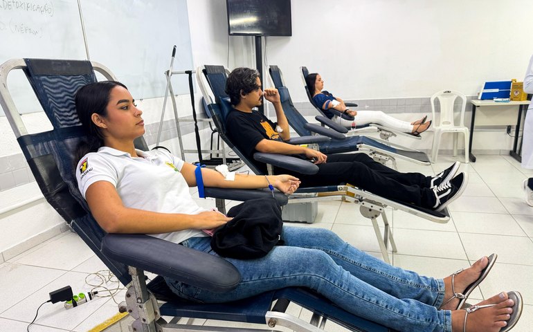 UNINASSAU e Hemoal coletam 25 bolsas de sangue em ação conjunta