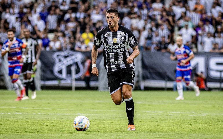 Ceará bate Fortaleza no Castelão e segue 100% no estadual