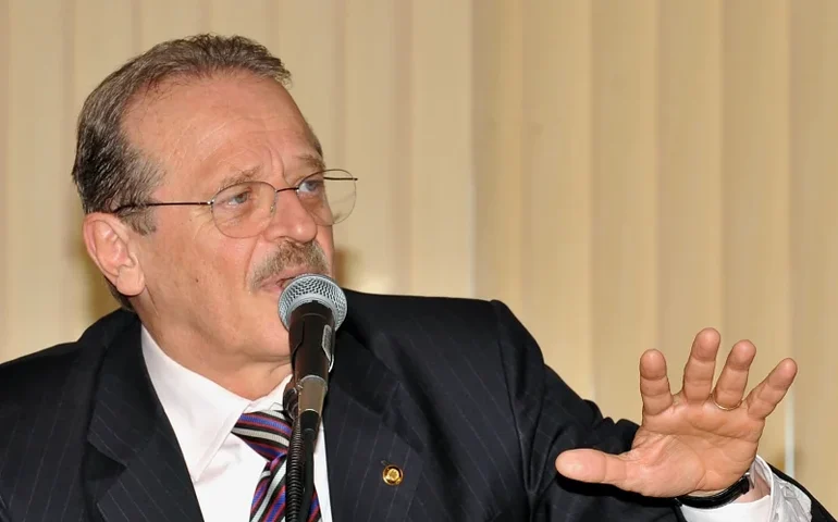 Entrevista: 'PT não pode sempre associar criminosos a problemas sociais', diz Tarso Genro, ex-ministro de Lula