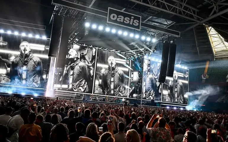 Por que tanta gente vira de costas no show do Oasis? Entenda o ‘Poznan’ que Liam pede para os fãs fazerem