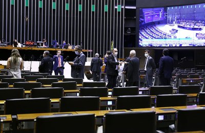 Câmara aprova MP que dá prazo para devolução de auxílio emergencial