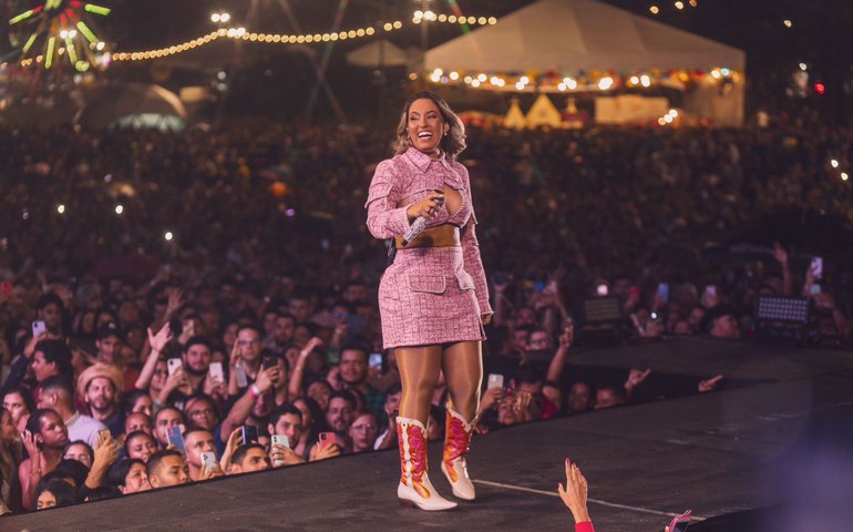 Muita sofrência: São João arrasta multidão de 80 mil pessoas em noite de abertura