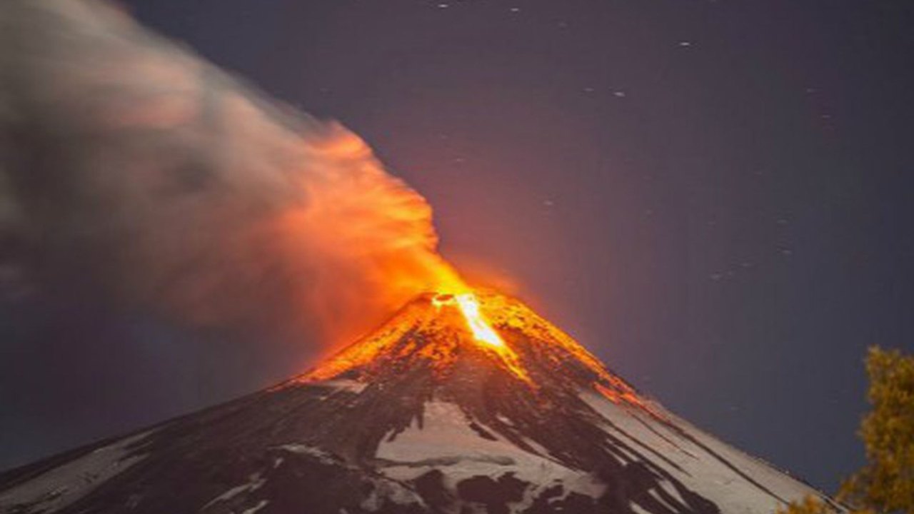 Monitoramento identifica 'atividade anormal' e autoridades aumentam alerta de risco de vulcão Villarica, no Chile