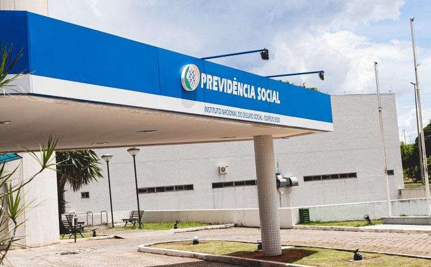 Presidente do INSS e outros foram afastados dos cargos por suspeita de crime, diz Lewandowski