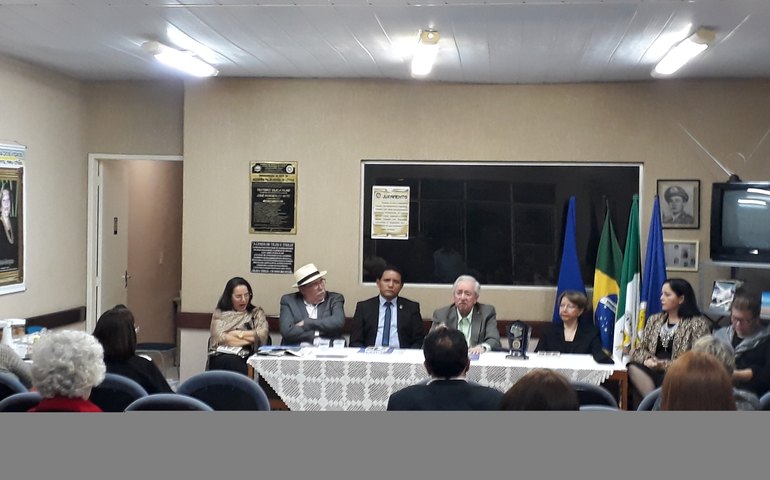 Ivan Barros lança o livro “A mulher brasileira nas artes, ciências, literatura e política”