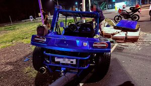 Buggy-colide-com-poste-e-deixa-duas-pessoas-hospitalizadas-na-SE-100-foto-bprv-1 / Foto: Foto: BPRv