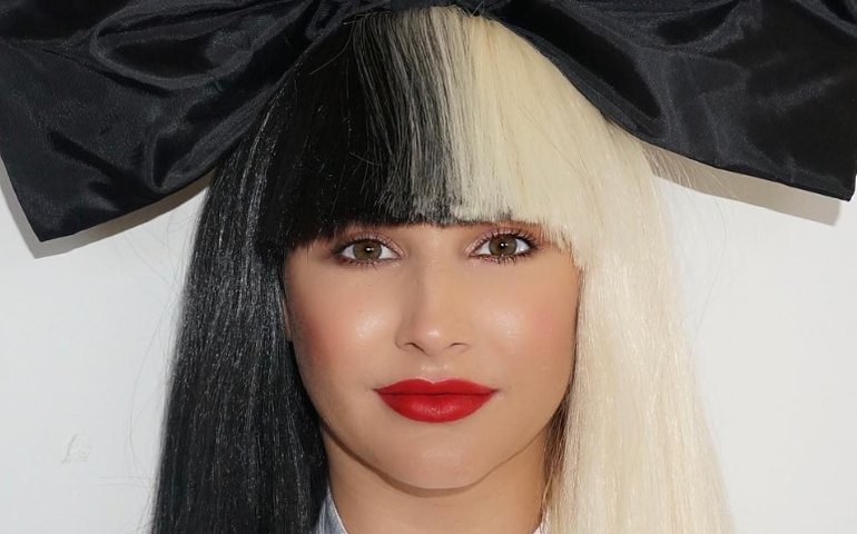 Sia revela diagnóstico de autismo durante conversa em podcast