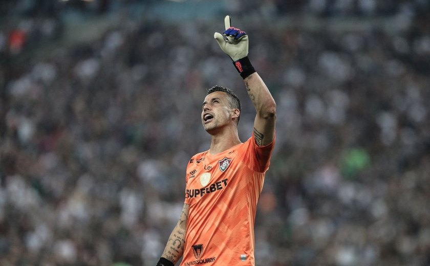 Fábio vira jogador com mais partidas disputadas no futebol mundial