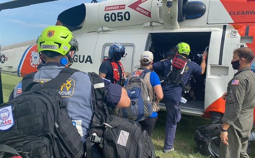 Brasil usa helicóptero para resgatar cidadãos no Haiti