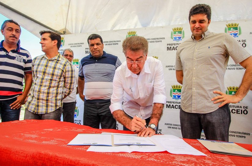 Rui autoriza construção de praça e pavimentação de ruas no Rio Novo