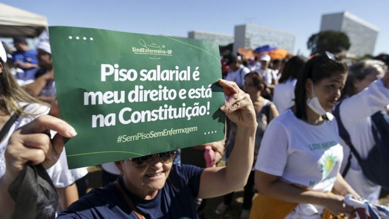 Comissão discute cumprimento do piso salarial da enfermagem