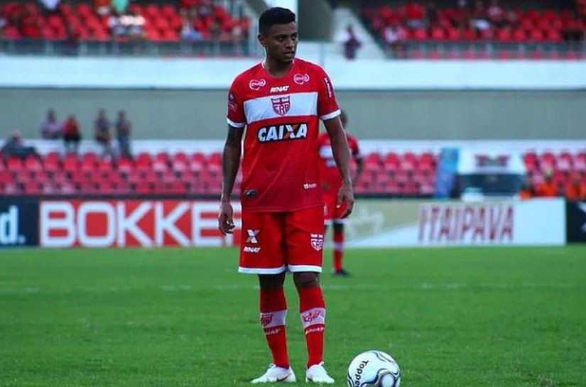 Polícia Civil prende ex-jogador Cleiton Xavier por dívida de pensão alimentícia