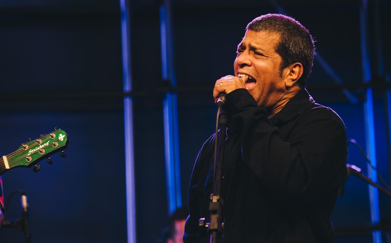 Proffa e os Zélementos reúnem artistas do cenário musical alagoano no palco do Teatro Deodoro