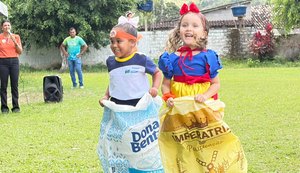 Evento reuniu brincadeiras como corrida de saco 