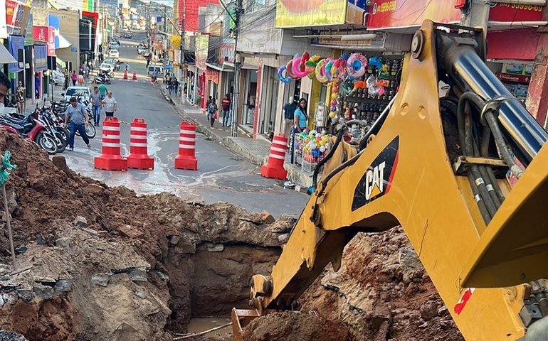 Prefeitura inicia trabalhos na Rua Antônio Matias no Centro de Palmeira dos Índios