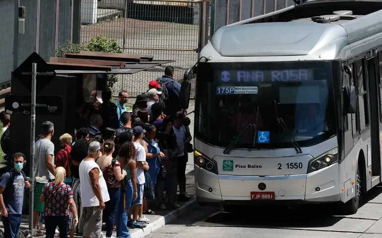 Empresas dizem que ataques a ônibus começaram em janeiro e vêm crescendo