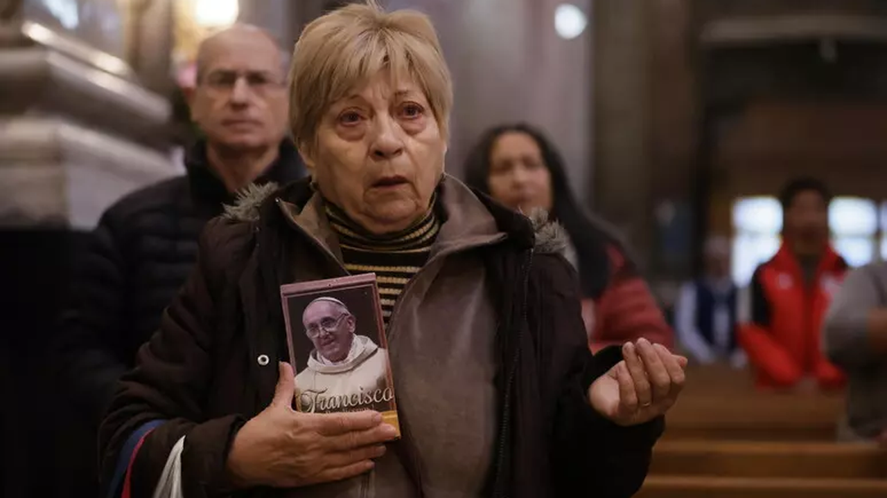 Morte do papa Francisco deixa argentinos 'órfãos'
