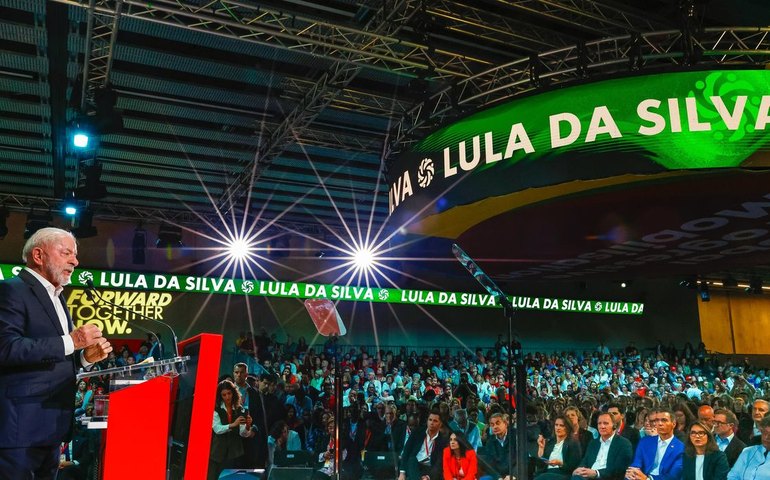Lula fala para milhares na Espanha e pede coerência dos progressistas