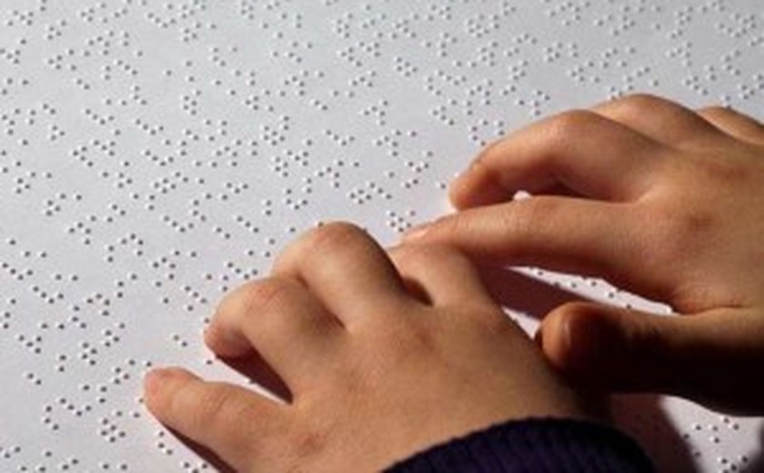 No Dia Nacional do Sistema Braille, professor ressalta importância da escrita tátil para pessoas com deficiência visual