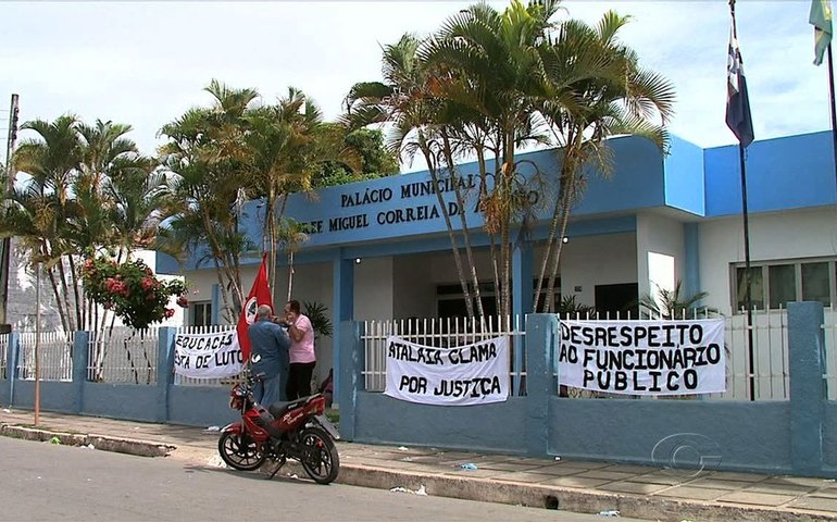 Juiz torna indisponíveis recursos orçamentários de Atalaia até que sejam pagos salários atrasados a servidores