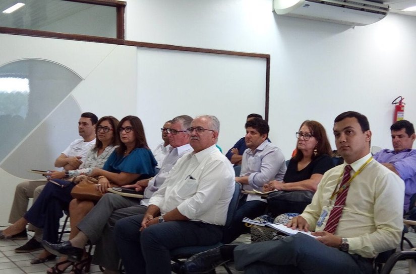 Prefeito Rogério Teófilo participa de reunião do FDLIS de Arapiraca