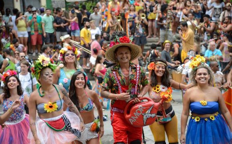Carnaval deve atrair mais de 10 milhões de turistas e movimentar R$ 11 bilhões