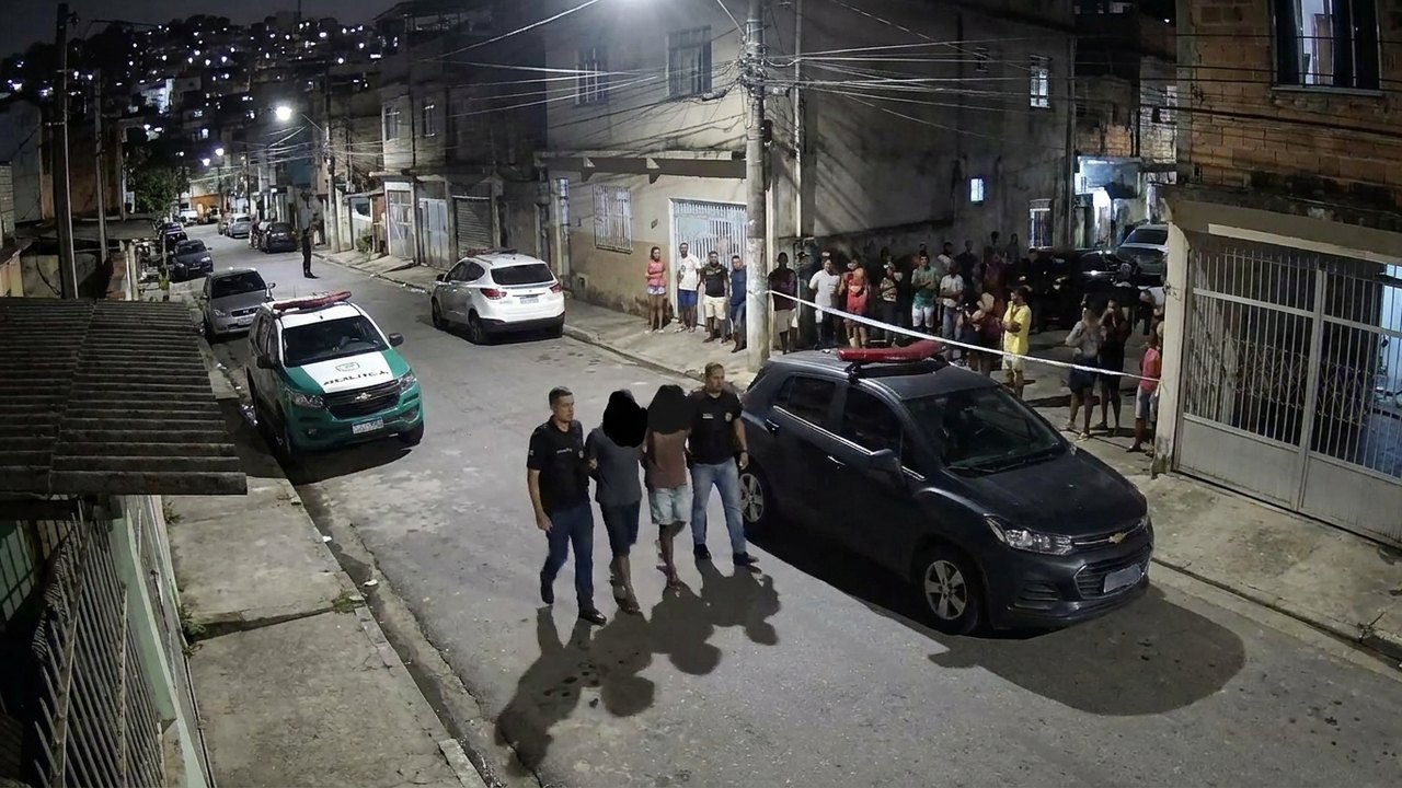 Mãe e padrasto foragidos são presos por morte de menino de 2 anos no Rio