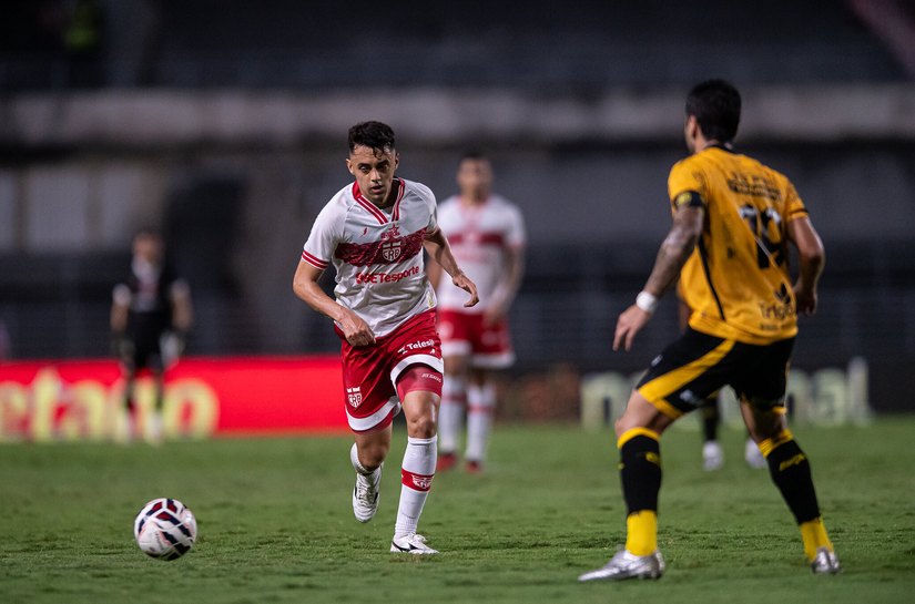 CRB vence o Amazonas por 2 a 0 e se aproxima do G-4