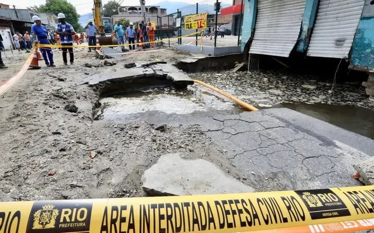 Rio monta equipe para atender atingidos por rompimento de adutora