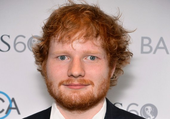 Ed Sheeran dá pistas de que se casou com a namorada Cherry Seaborn