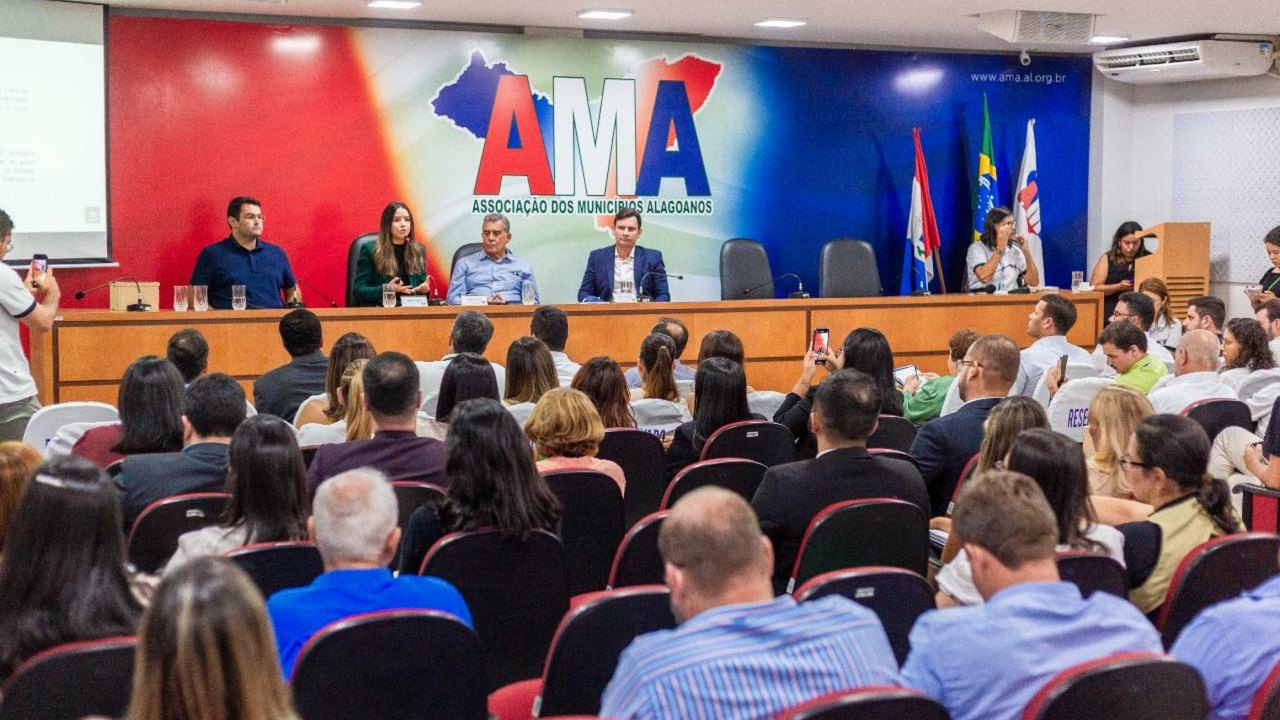 Setur apresenta políticas públicas para o turismo aos municípios alagoanos