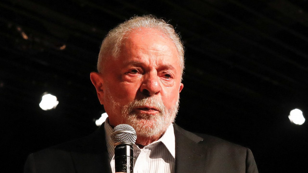 Lula sobre viagem: ‘Um presidente responsável teria oferecido avião da FAB’