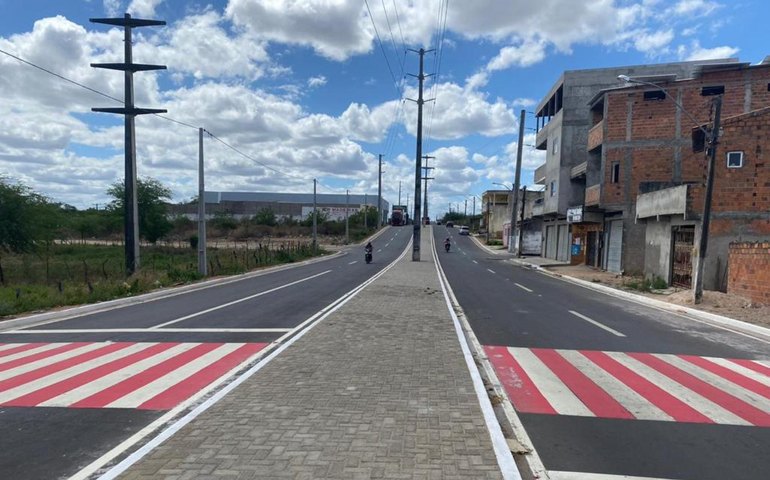 Governo de Alagoas entrega Avenida Juscelino Kubitscheck, em Delmiro Gouveia