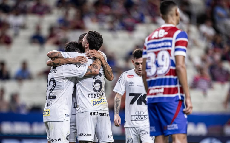 Santos supera Fortaleza com gol nos acréscimos e passa pausa do Mundial fora da zona de queda